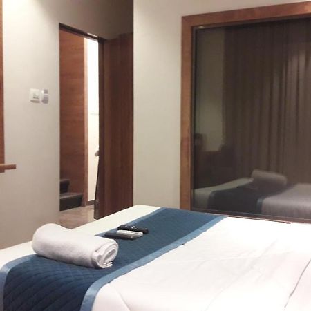Shine Hospitality Palace Mumbai Luaran gambar