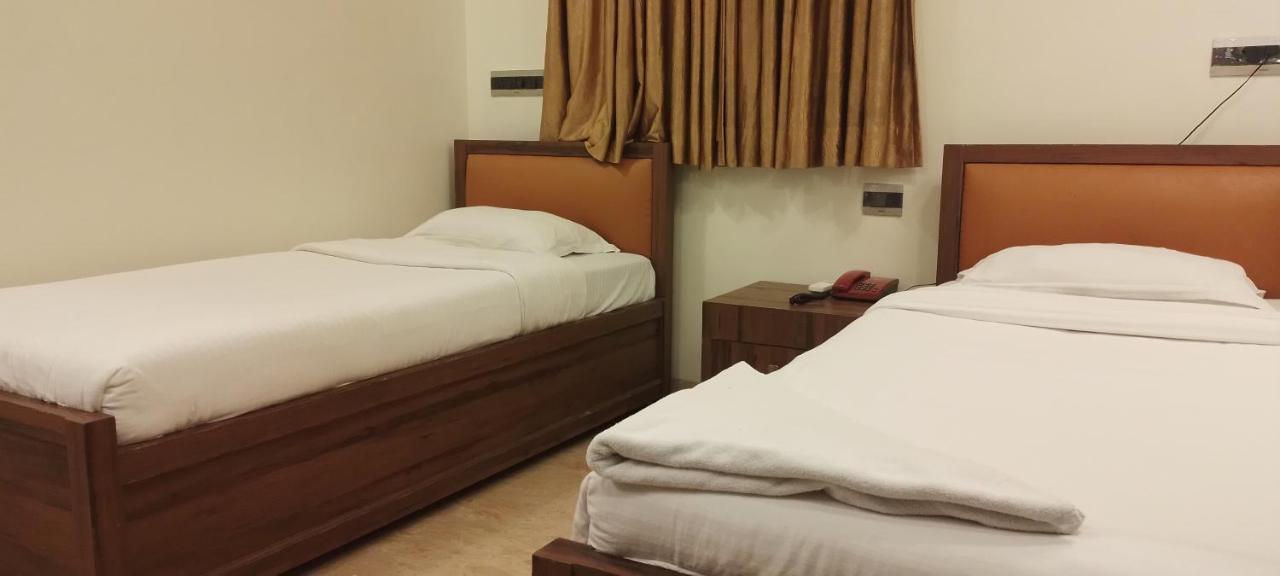 Shine Hospitality Palace Mumbai Luaran gambar