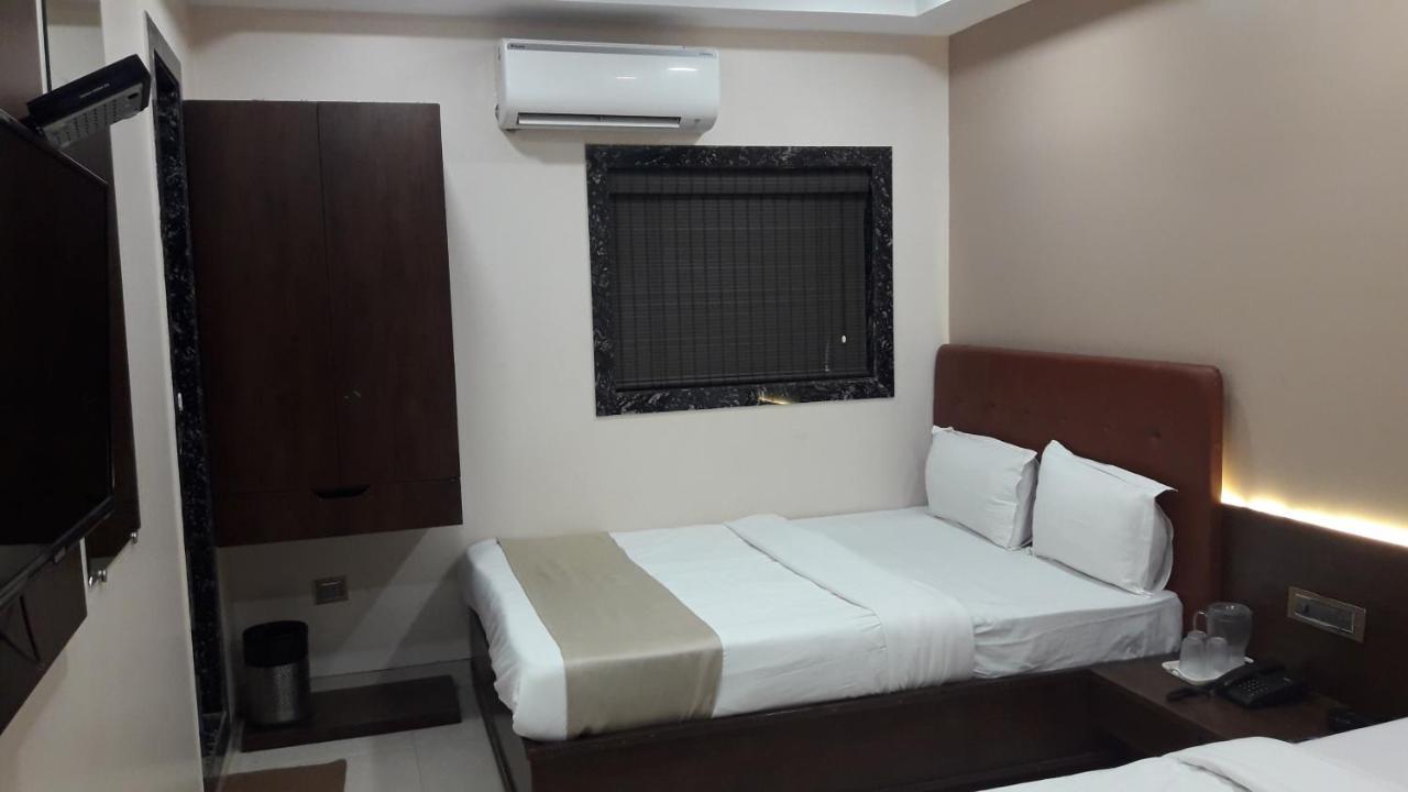 Shine Hospitality Palace Mumbai Luaran gambar