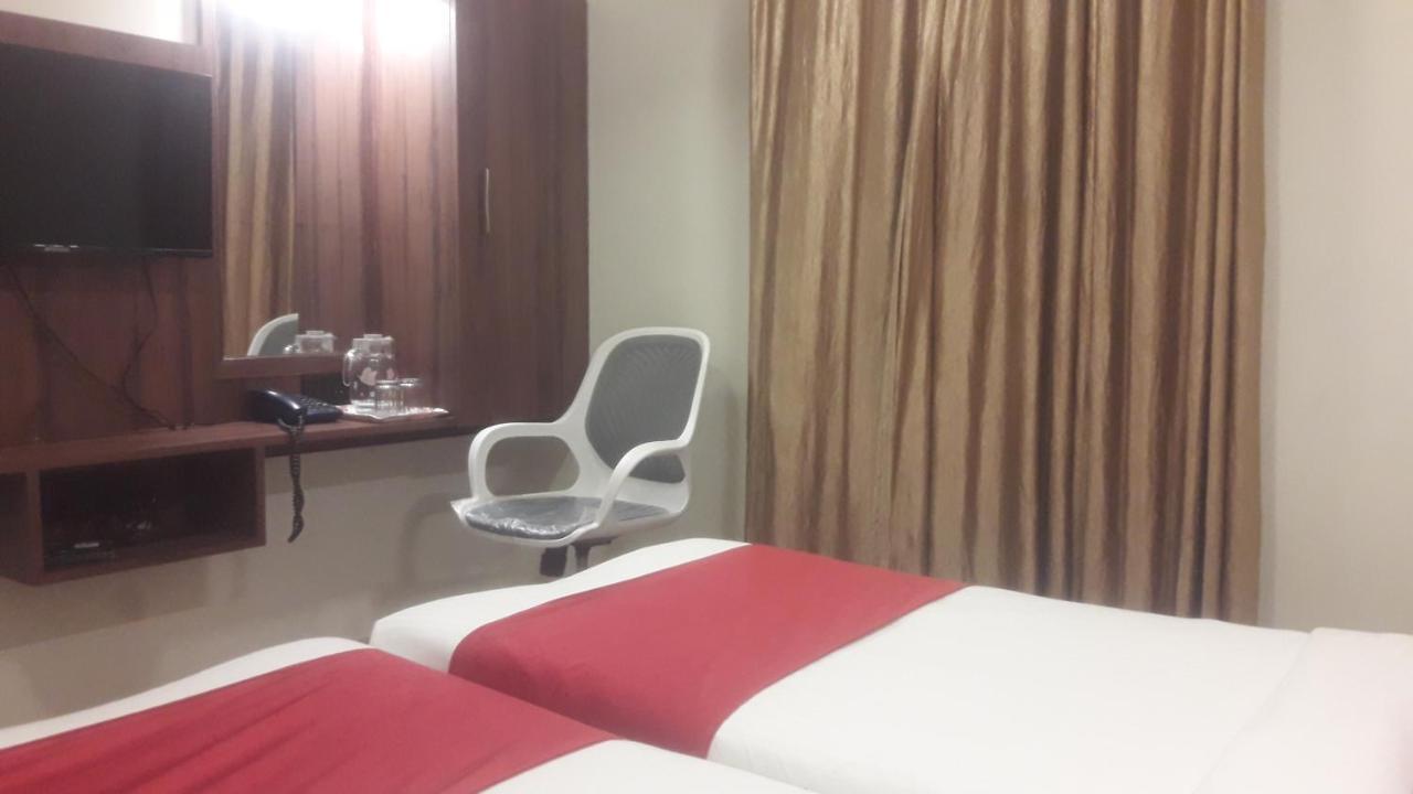 Shine Hospitality Palace Mumbai Luaran gambar