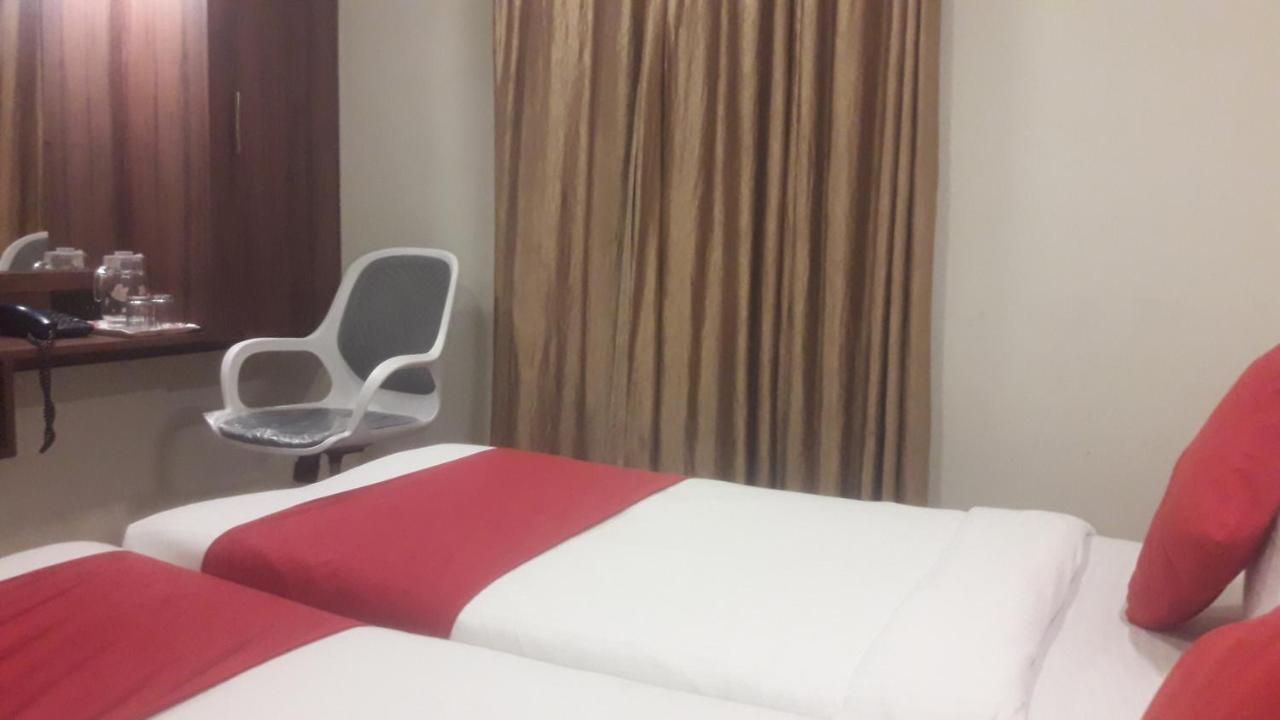 Shine Hospitality Palace Mumbai Luaran gambar